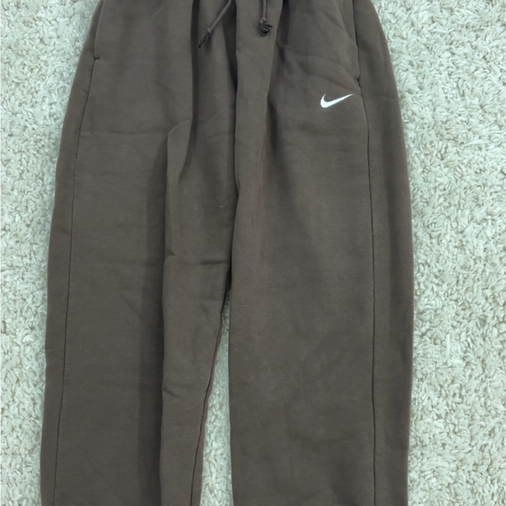 Nike Women brown sweatpants with white swoosh